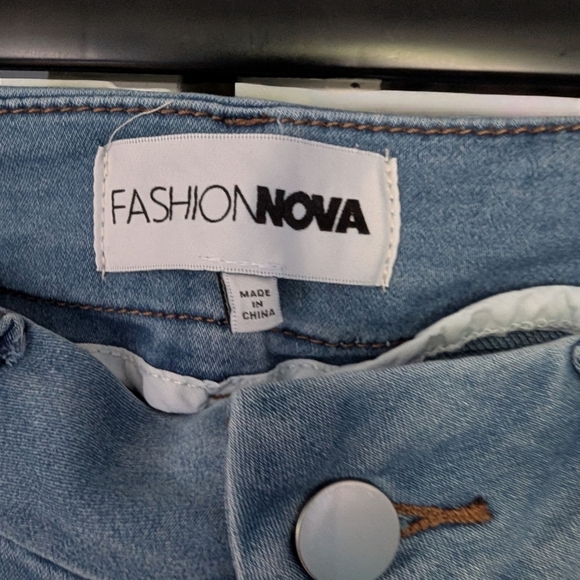 Fashion Nova Can't Deny You Sculpting Skinny Jeans - Light Wash Size 14 (NWT) - Picture 3 of 16